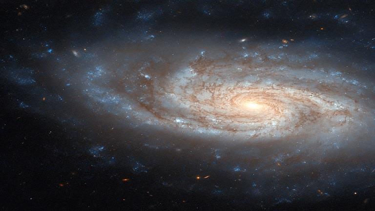 صورة من هابل لمجرة NGC 3430