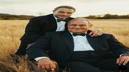 أحمد الفيشاوي ينشر صورة بصحبة والده وحشتني يا أجمل وأطيب قلب