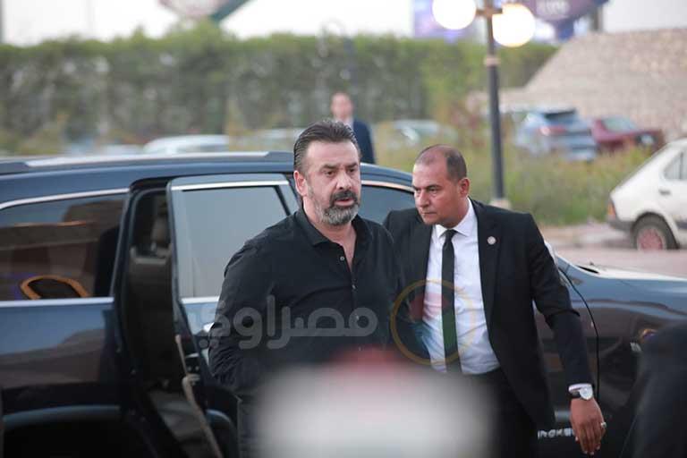 كريم عبد العزيز في عزاء المنتجين المنتجين حسام شوقي وفتحي إسماعيل ومحمود كمال وتامر فتحي 
