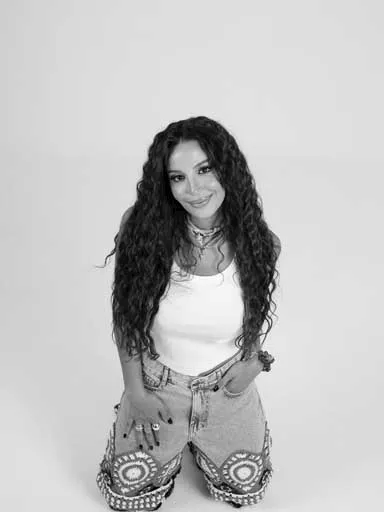 بالأبيض والأسود.. مريم الجندي تنشر جلسة تصوير جديدة ونجمات الفن يعلقن_5