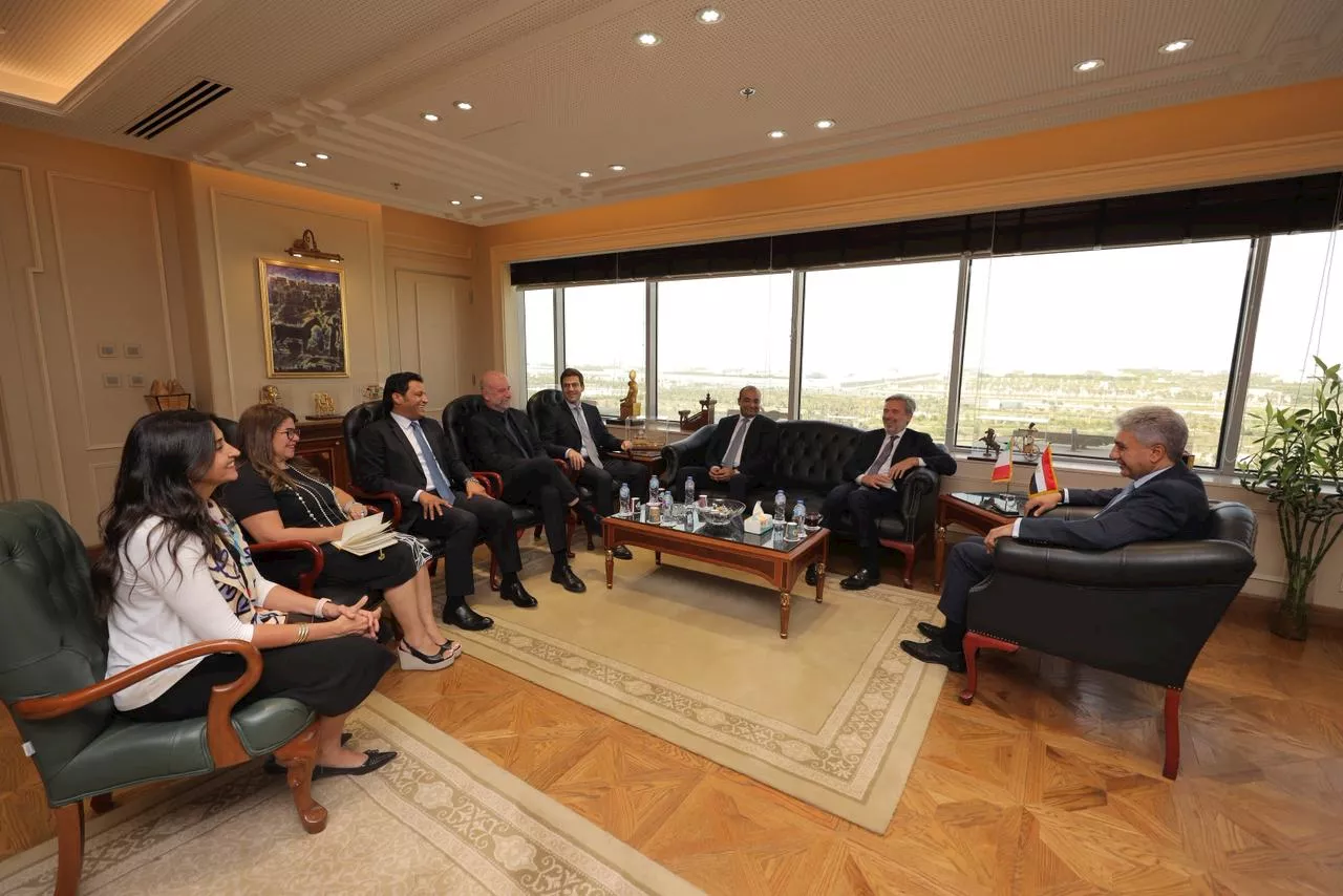 وزير السياحة يستقبل سفير إيطاليا بالقاهرة قبل انتهاء مهامه (2)