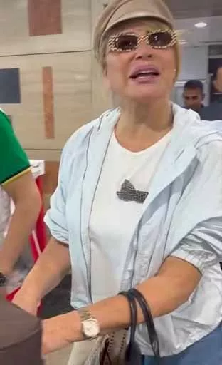 ايناس الدغيدي وزوجها احمد عبدالمنعم يصلان الغردقة لحضور مهرجان الجونة (2)