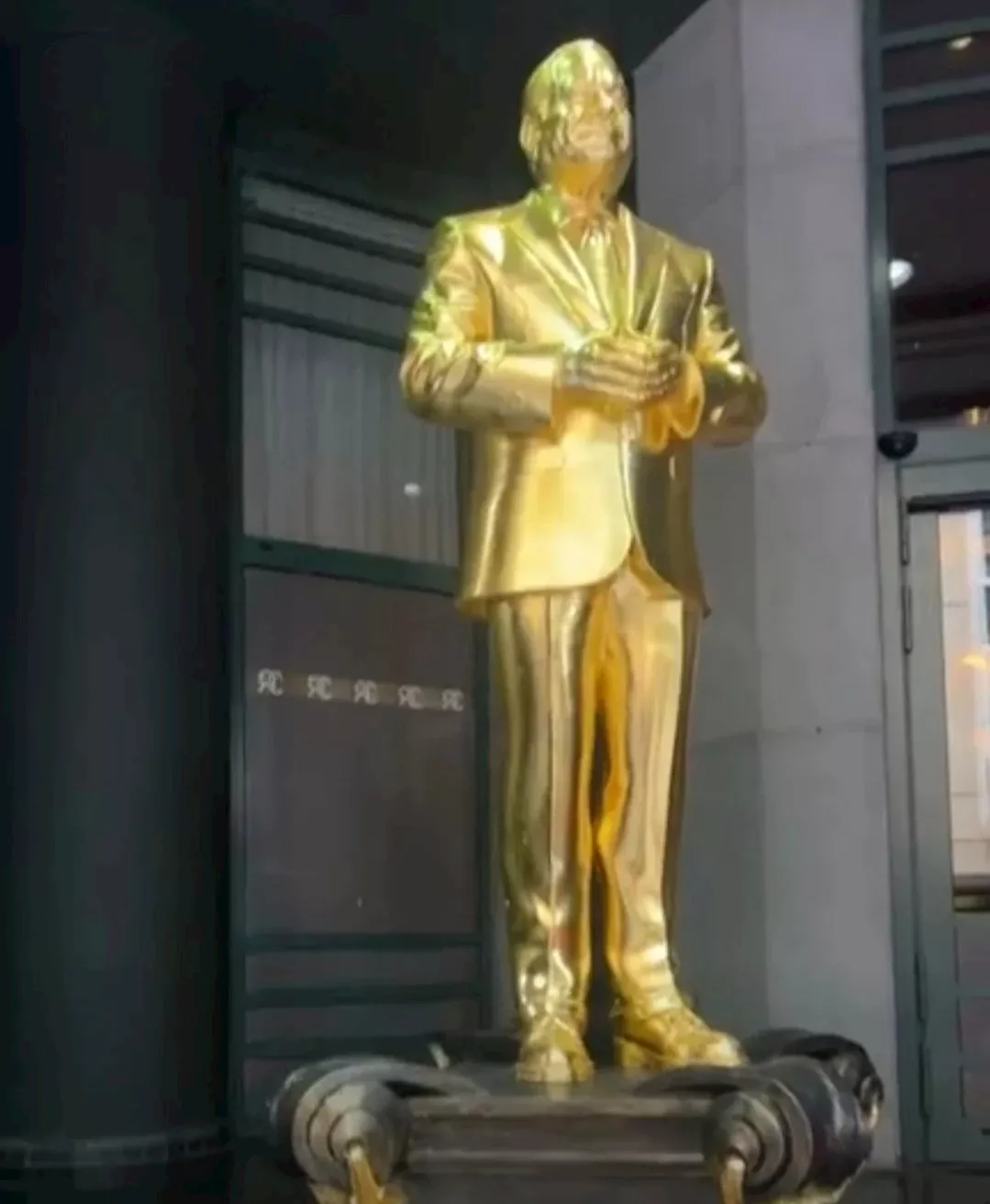 تصمم مجسما للرئيس السيسي