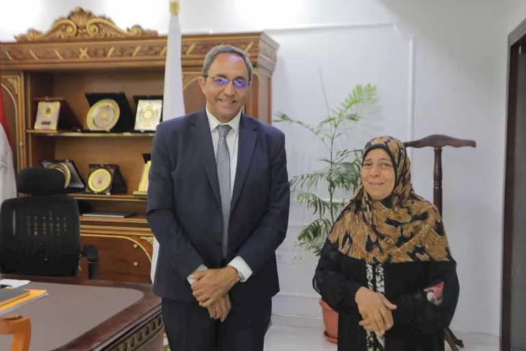 محافظ قنا يستجيب لمواطنة ويأمر بتلبية احتياجاتها فورًا