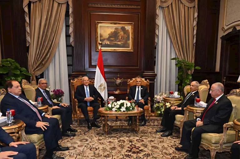 رئيس مجلس الشيوخ يستقبل رئيس النواب ووكيلي المجلس