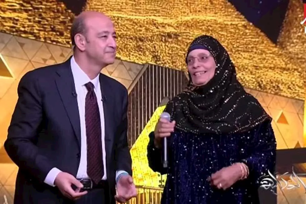 عمرو أديب يحقق أمنية الحاجة نبيلة صاحبة أغنية البامية شوكتني