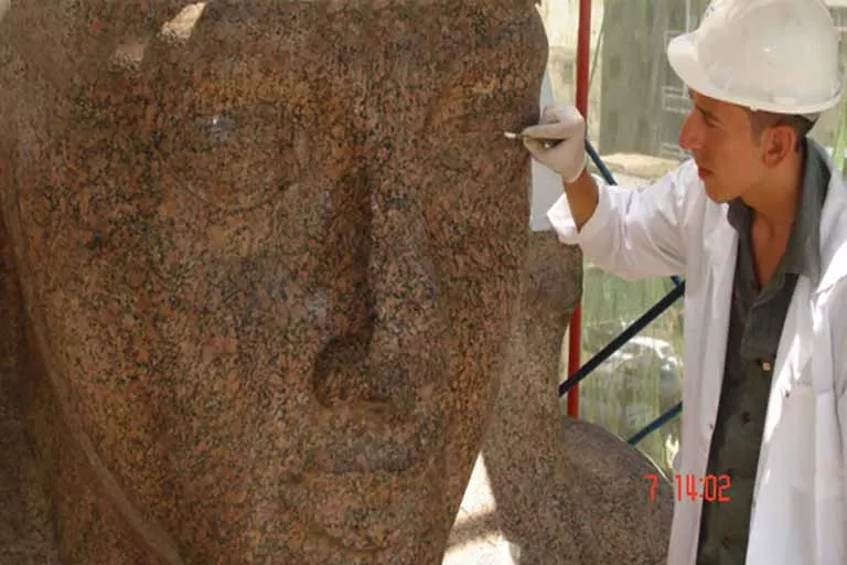 نقل تمثال الملك رمسيس الثاني (7)