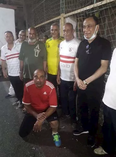 محيي أراجوز مرتديا قميص الزمالك