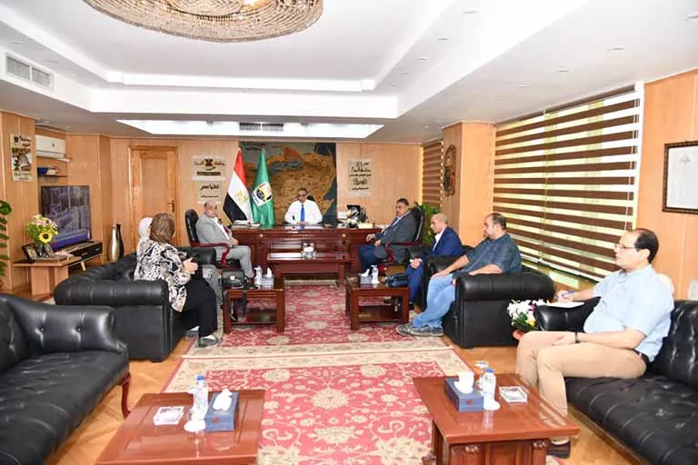 الدكتور أحمد الأنصاري محافظ الفيوم (2)