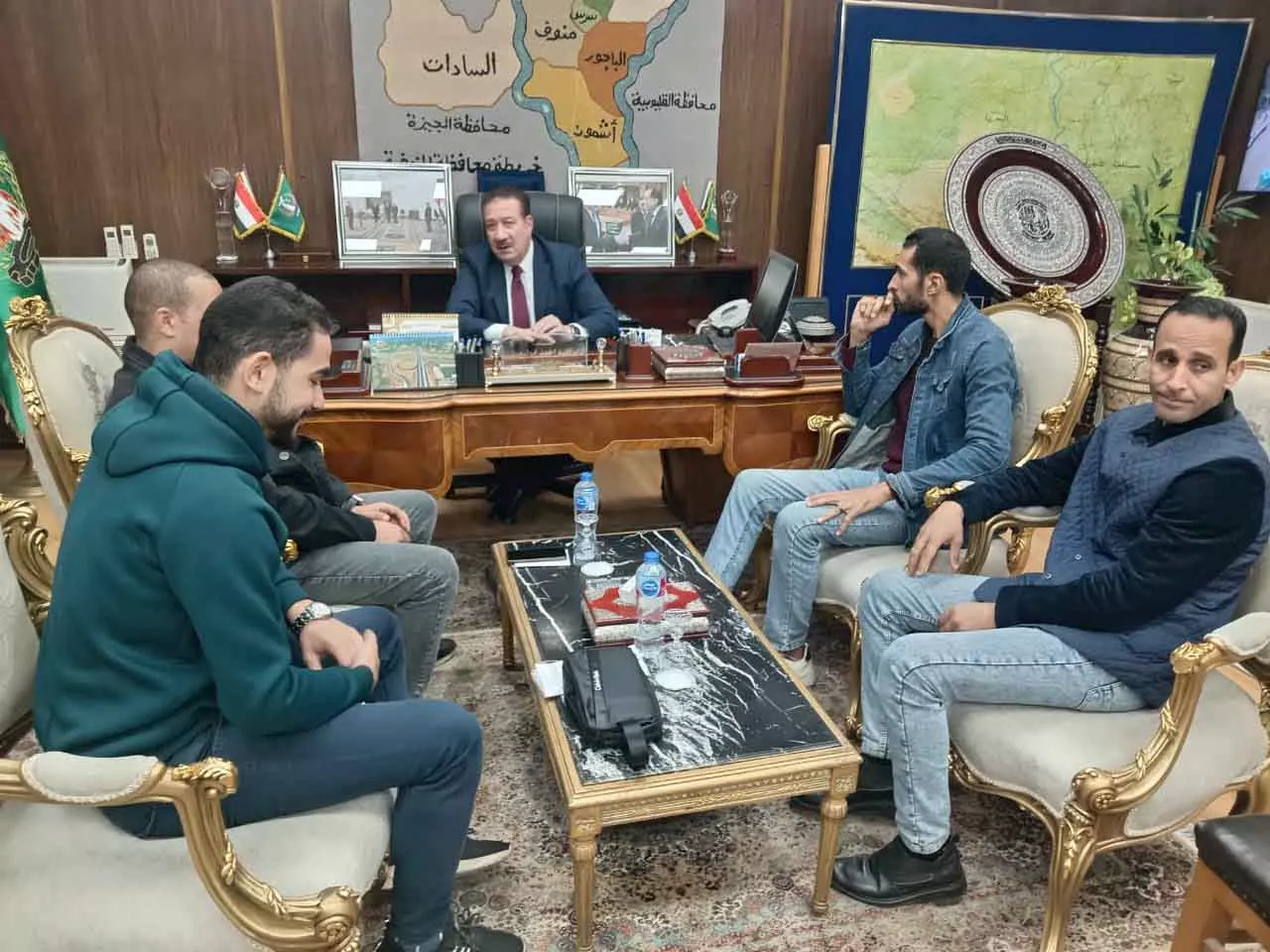 محافظ المنوفية خلال لقائه بالصحفيين