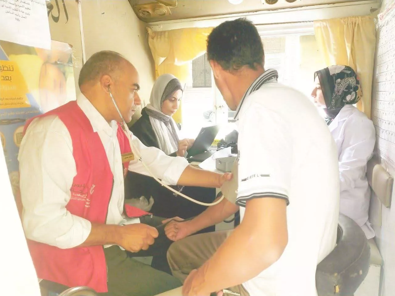 صحة الشرقية تنظم قافلة طبية مجانية بميدان القومية في الزقازيق (2)
