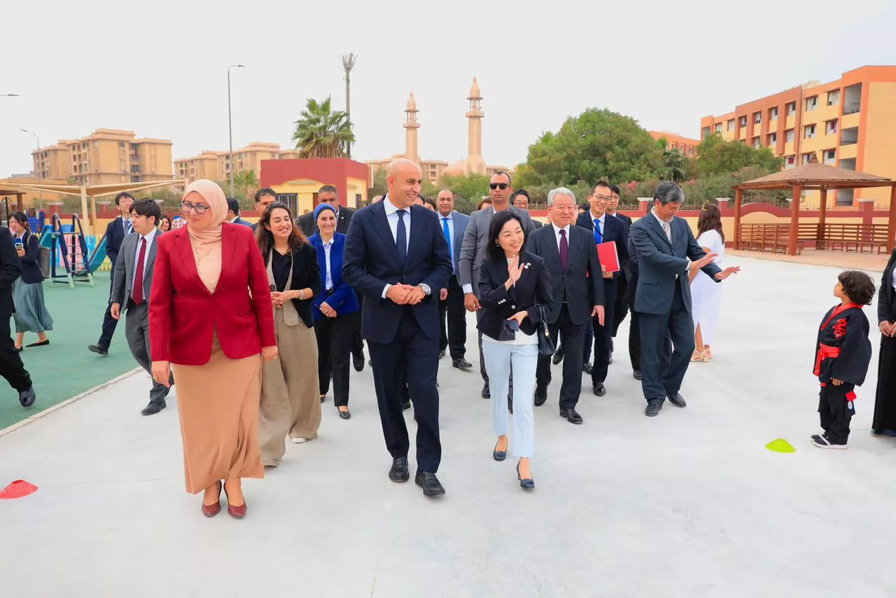 وزير التعليم يصطحب الأميرة أكيكو في جولة بالمدرسة المصرية اليابانية  (1)