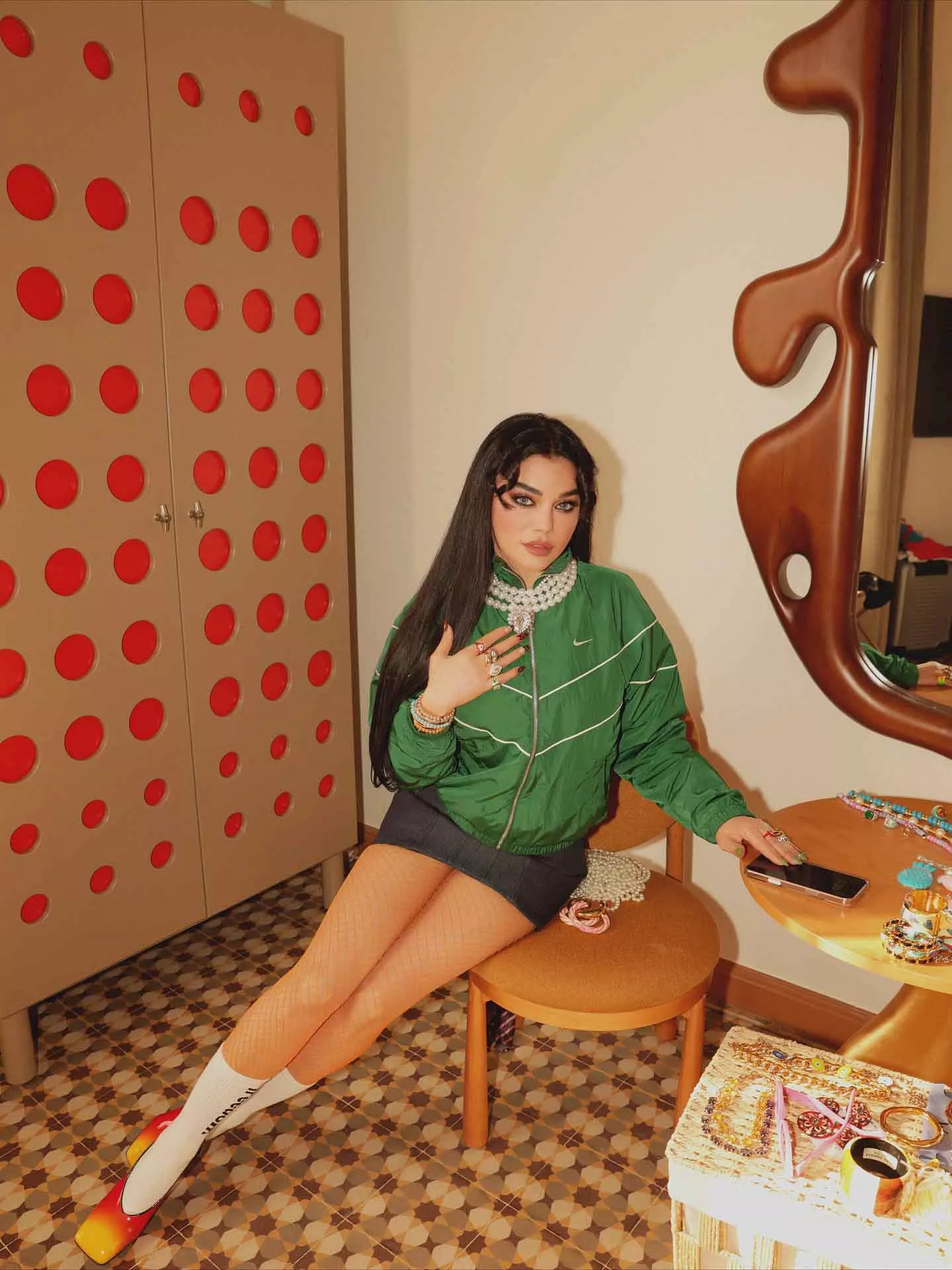 جيبة قصيرة وجاكت تايجر.. 10 صور لـ هيفاء وهبي بإطلالة جريئة