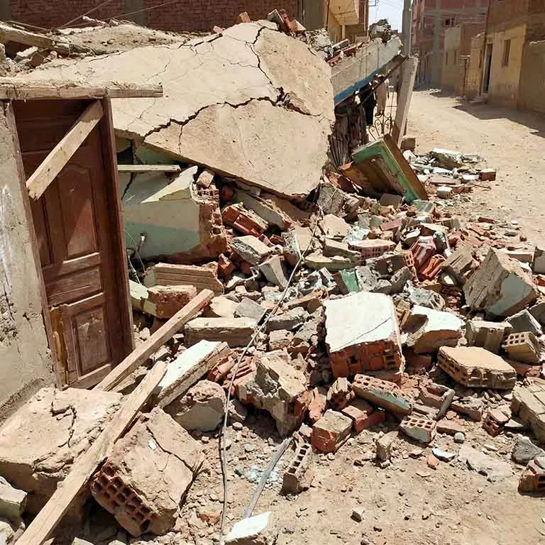 منزل الكاجوج المنهار