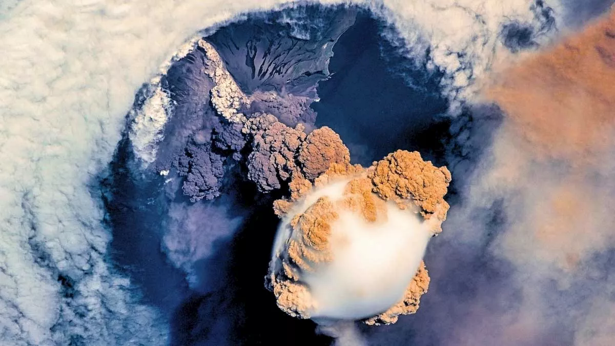 Volcano-eruption-seen-from-space