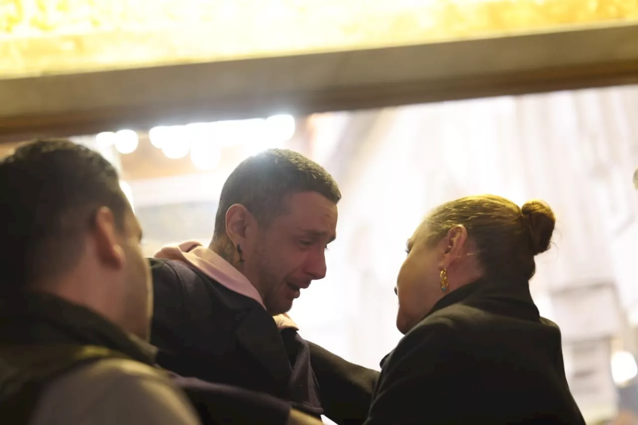 أحمد الفيشاوي يستقبل شيرين في عزاء سمية الألفي