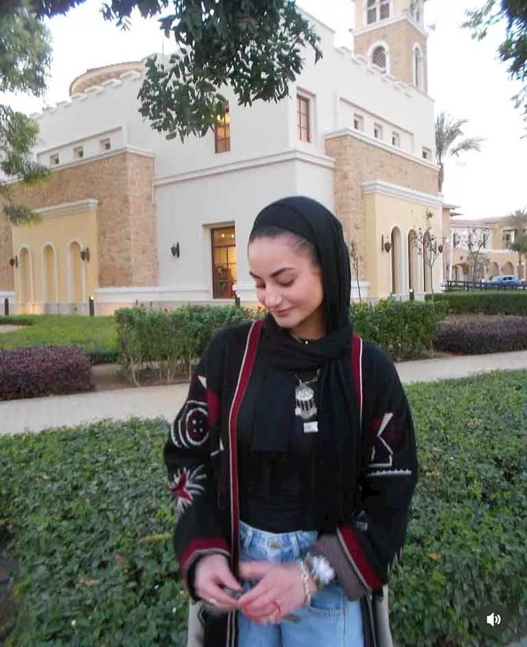 الفنانة ملك حسن ترتدي الحجاب (3)