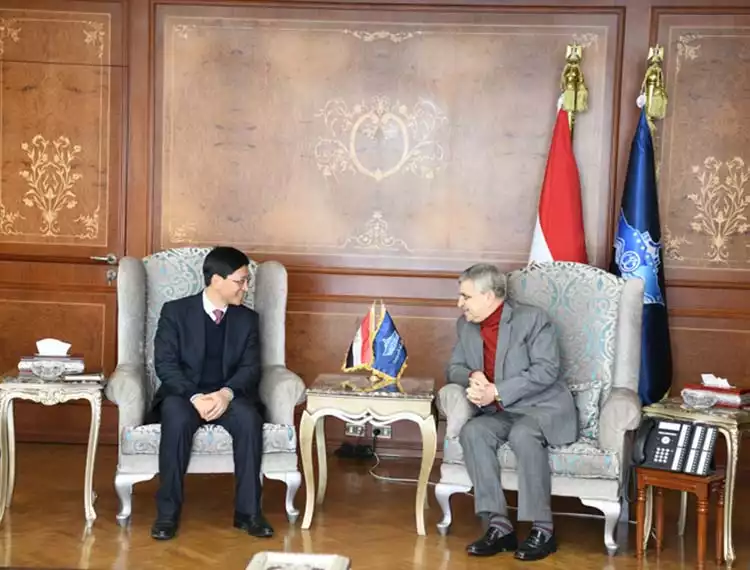 رئيس هيئة قناة السويس يبحث التعاون مع فامسون الصينية في مجال الأمن الغذائي  (2)