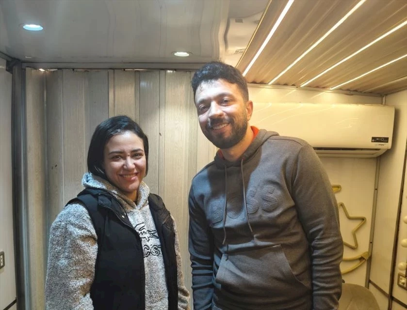 المخرج أحمد خالد موسى ومحررة مصراوي