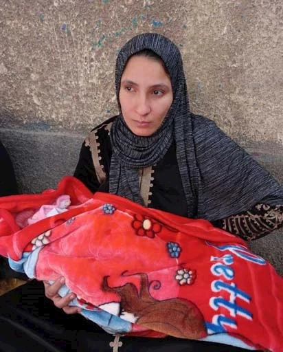 طفلة تحضر حكم القصاص لوالدها