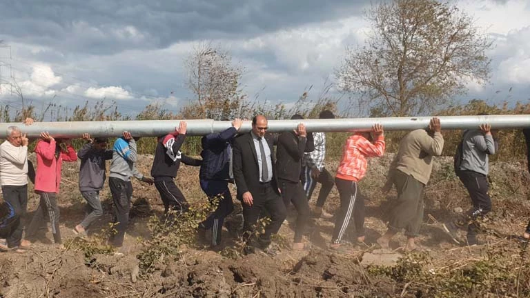 بعد انقطاع 10 أيام.. عودة التيار الكهربائي لـ 600 منزل بالغربية  (1)
