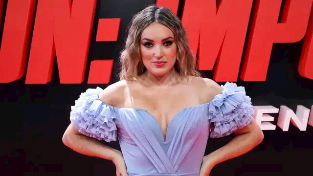 الصحيفة إسبانية تدعى مارتا ريسكو_2