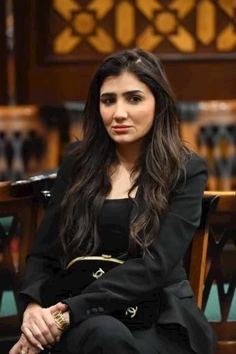 مي عمر في عزاء والدة زوجة رامي صبري