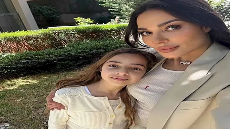 نادين نجيم تحتفل بأحد السعف مع طفليها_8