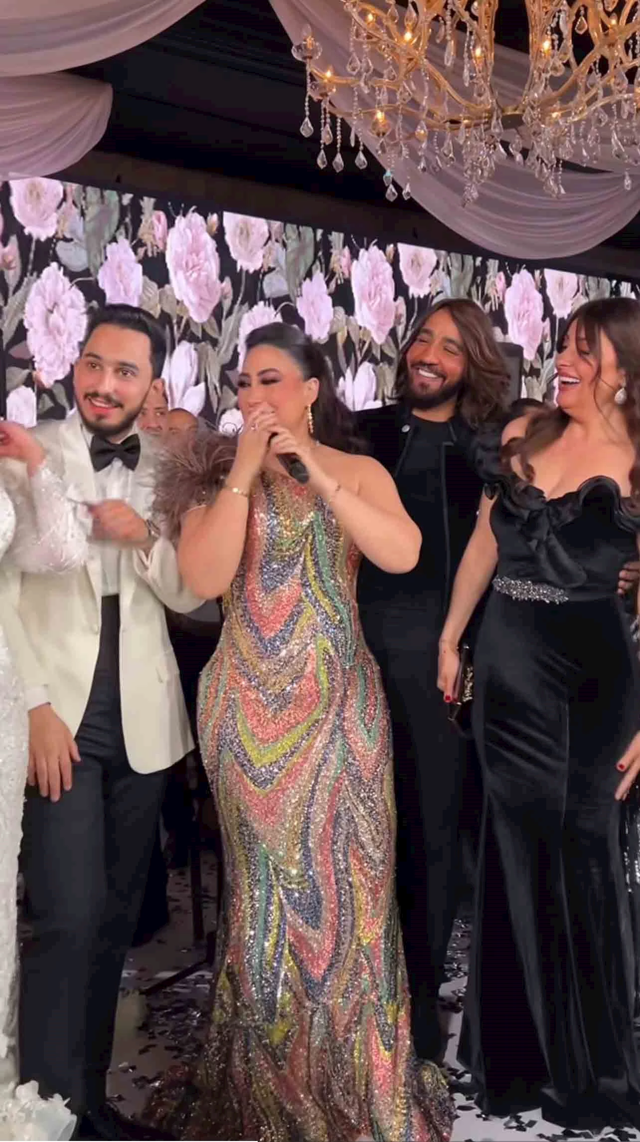 رقص بوسي في أحد الأفراح بحضور نجوم الفن_4