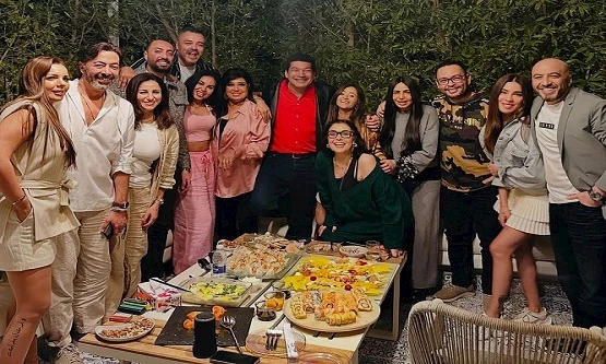 فيفي عبده وباسم سمرة وأحمد رزق والمخرج مجدي الهواري في عزومة نسرين أمين (1)