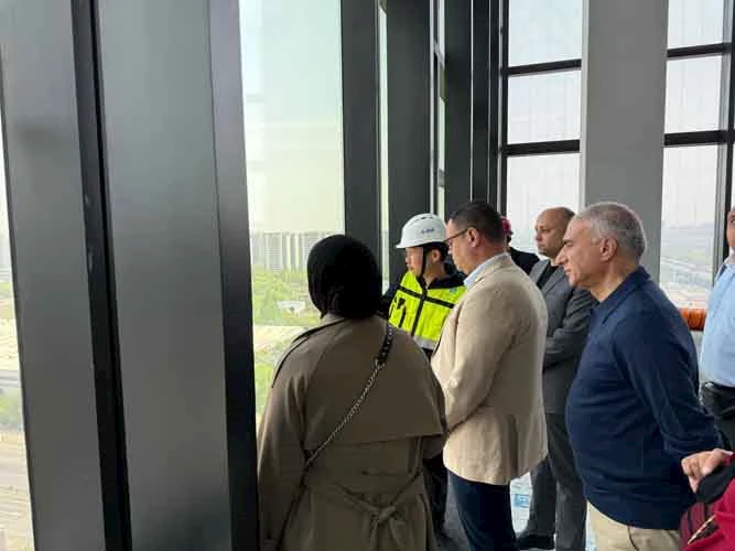 وزير الإسكان يتفقد مركز أبحاث شركة عالمية بالصين (2)