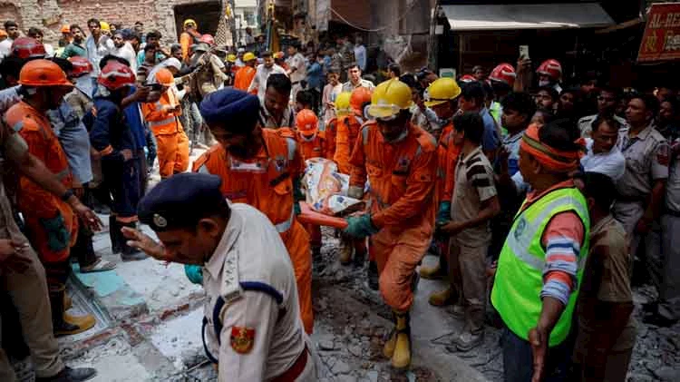 مقتل وإصابة 22 شخصًا إثر انهيار مبنى في نيودلهي