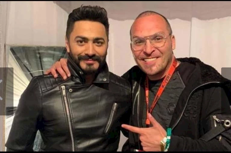 بعد سقوط مصابين.. منظم حفلات يوضح علاقة تامر حسني بحفل قصر البارون