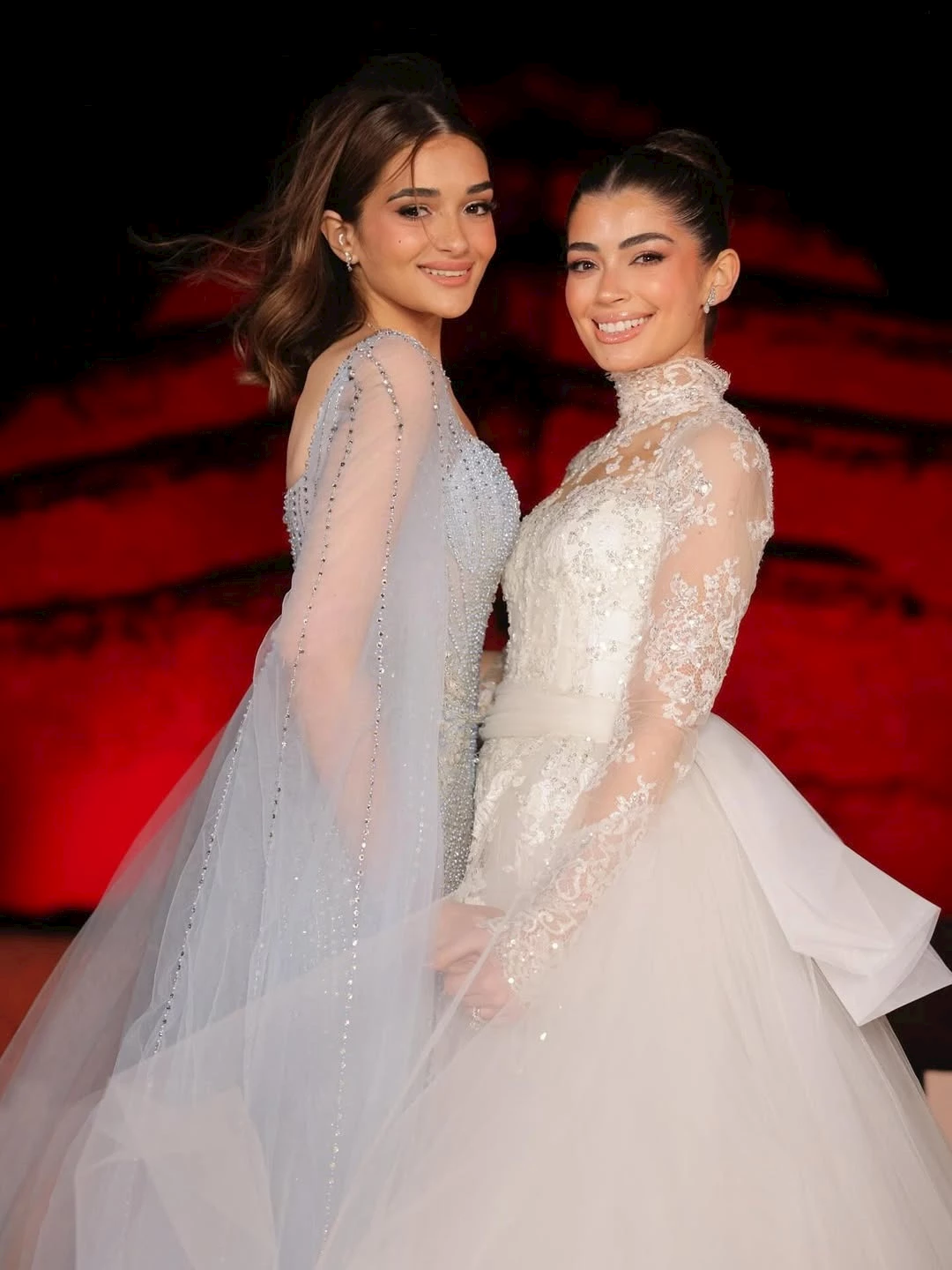 ملك زاهر تنشر صورًا جديدة من حفل زفاف شقيقتها ليلى.. وتوجه لها رسالة_9