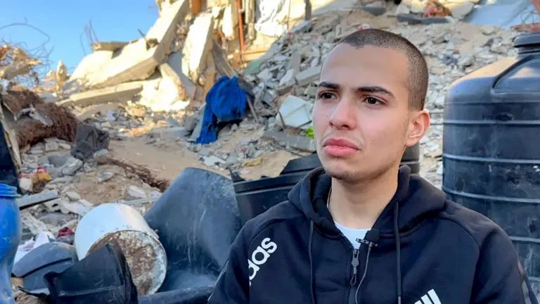 أحمد أبو سيف، السجين في جناح الأحداث بسجن مجدو، يقول إنه تم نزع أظافر قدميه أثناء التحقيق معه