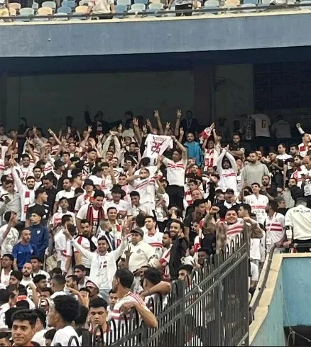 جماهير الزمالك ترفع علم زيزو مشوه