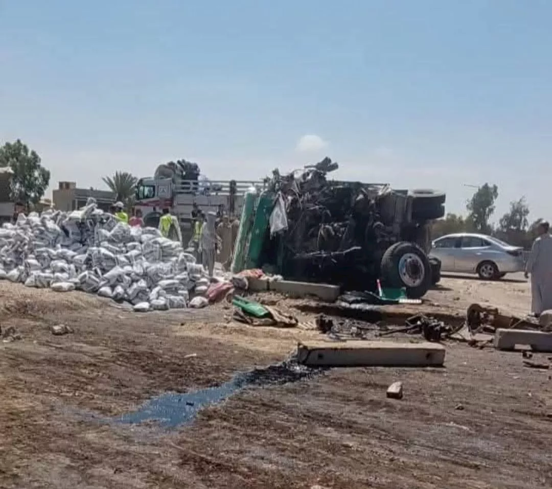 انقلاب سيارتين محملتين بالبطيخ