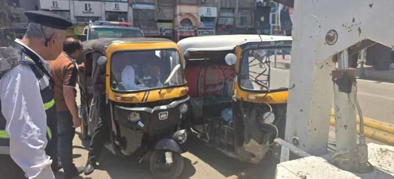 التحفظ على 25 توك توك مخالفًا في الزقازيق (1)