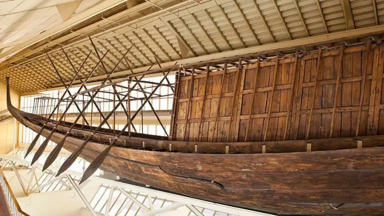 مراكب الشمس الخشبية