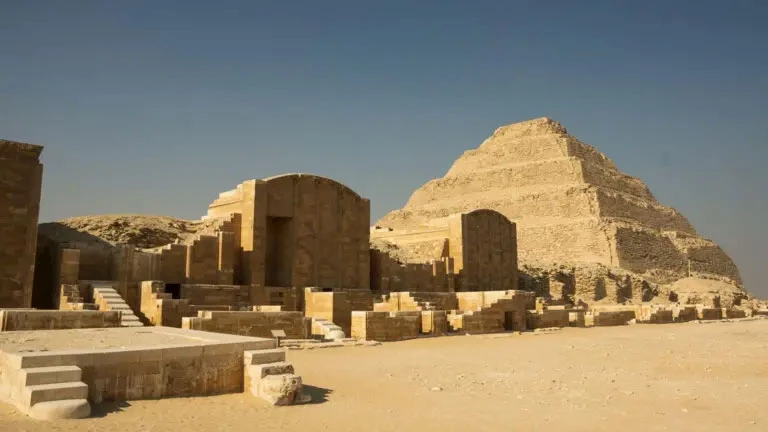 الهرم المدرج للملك جسر من الأسرة الثالثة 