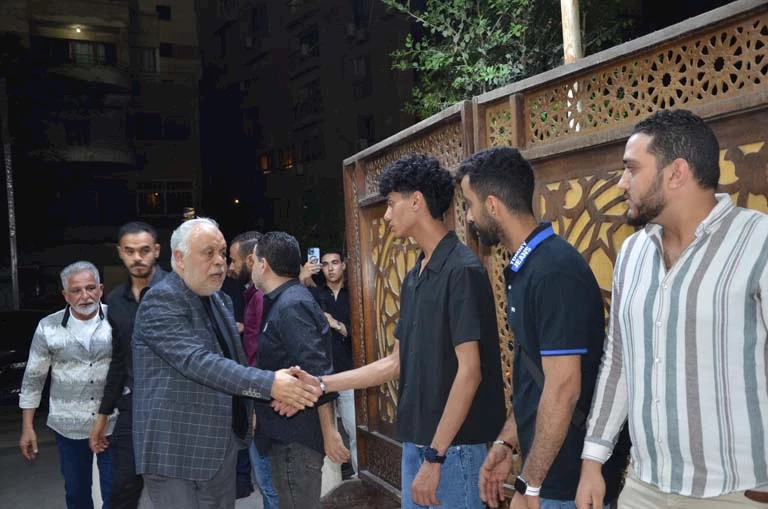 أشرف زكي في عزاء حماة المنتج محمد السبكي