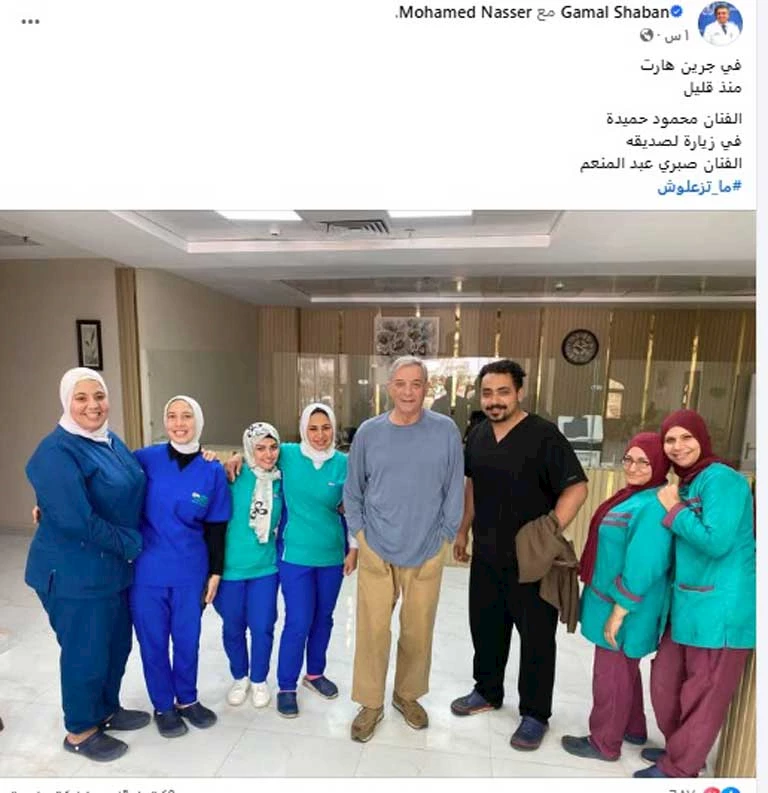 محمود-حميدة-خلال-زيارته-للفنان-صبري-عبد-المنعم