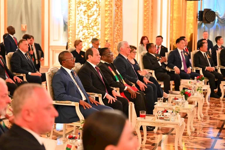 الرئيس السيسي يشارك بحفل عشاء بالكرملين في ذكرى احتفالات عيد النصر (2)