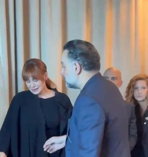 كارول سماحة تبكي في عزاء زوجها