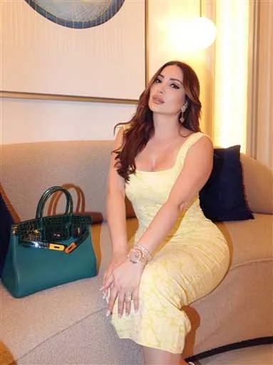 نسرين طافش تستعرض جمالها