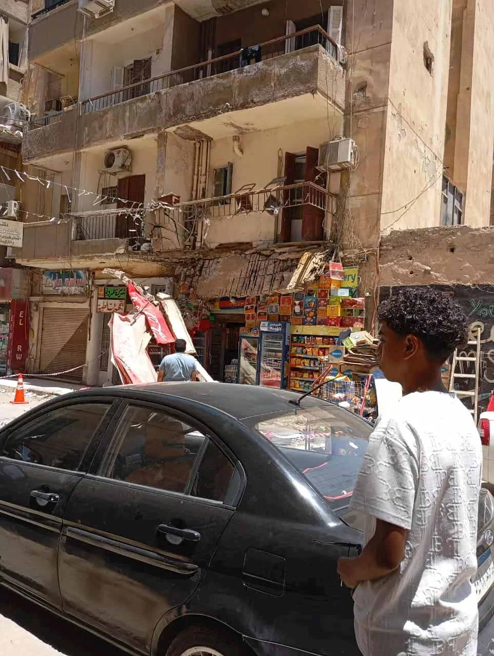 انهيار شرفة على سوبر ماركت