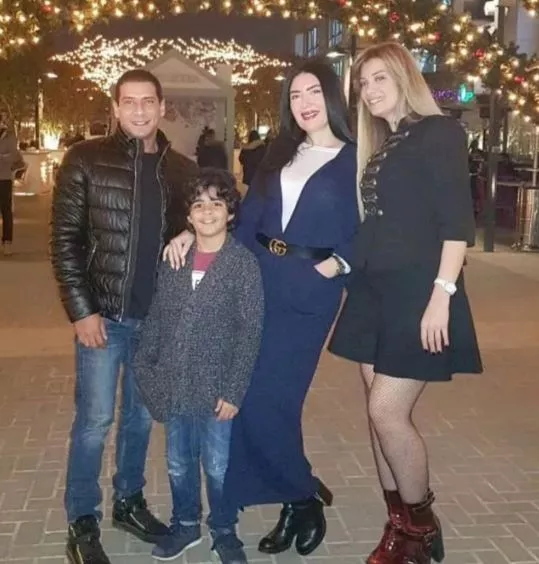 عبير صبري مع شقيقتها وشقيقها الراحل