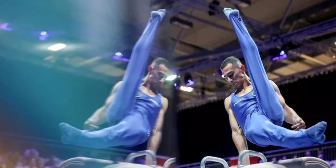 لاعب الجمباز الإيطالي لورينزو بونيشيللي (2)