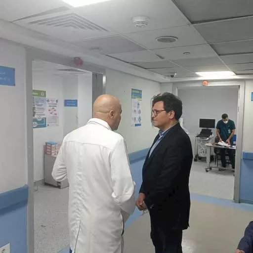 وزير الثقافة يزور صنع الله إبراهيم بعد نقله إلى معهد ناصر للاطمئنان على صحته (2)