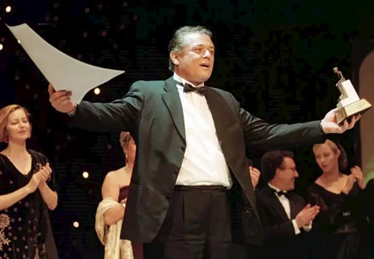 أدى النجم المصري محمود عبد العزيز دور الجمال في مسلسل رأفت الهجان في عام 1988